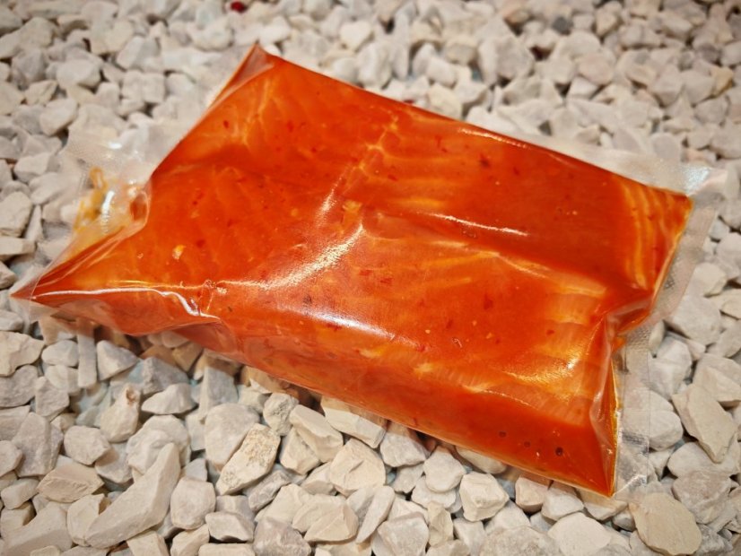 Marinovaný BIO losos filet s kůží bez kosti (Chilli-zázvorová marináda)