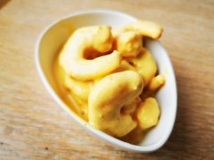 Shrimps with curry and passion fruit
