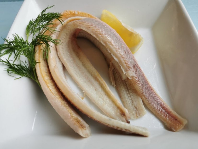 Uzené filety úhoře říčního cca 40-50g/kus