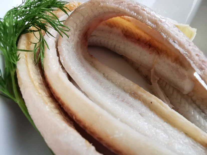 Uzené filety úhoře říčního cca 40-50g/kus