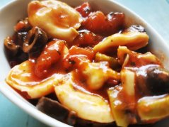 Calamari in tomato sauce