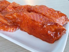 Marinovaný BIO losos filet s kůží bez kosti (Česneková marináda s uzenou paprikou)